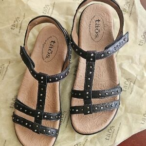 Taos Footwear Women's Black Sandals with Rhinestones